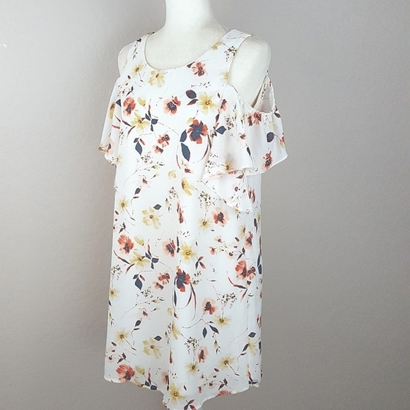 Lily Star Cream Off the Shoulder‎ Floral Dress - Picture 3 of 6